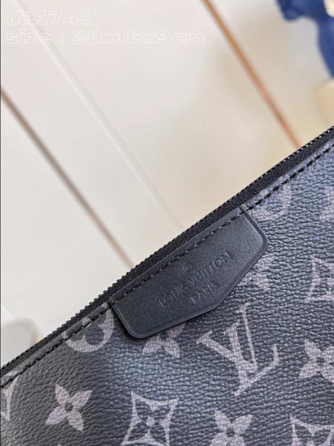 Louis Vuitton Montsouris Wearable Black Wallet  – LW135
