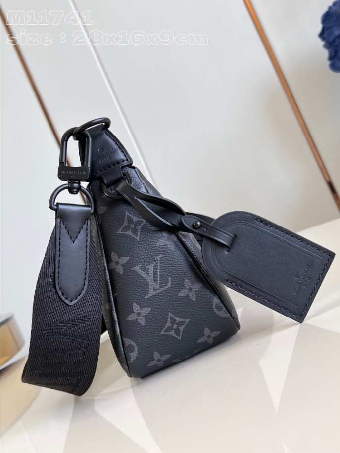 Louis Vuitton Montsouris Wearable Black Wallet  – LW135