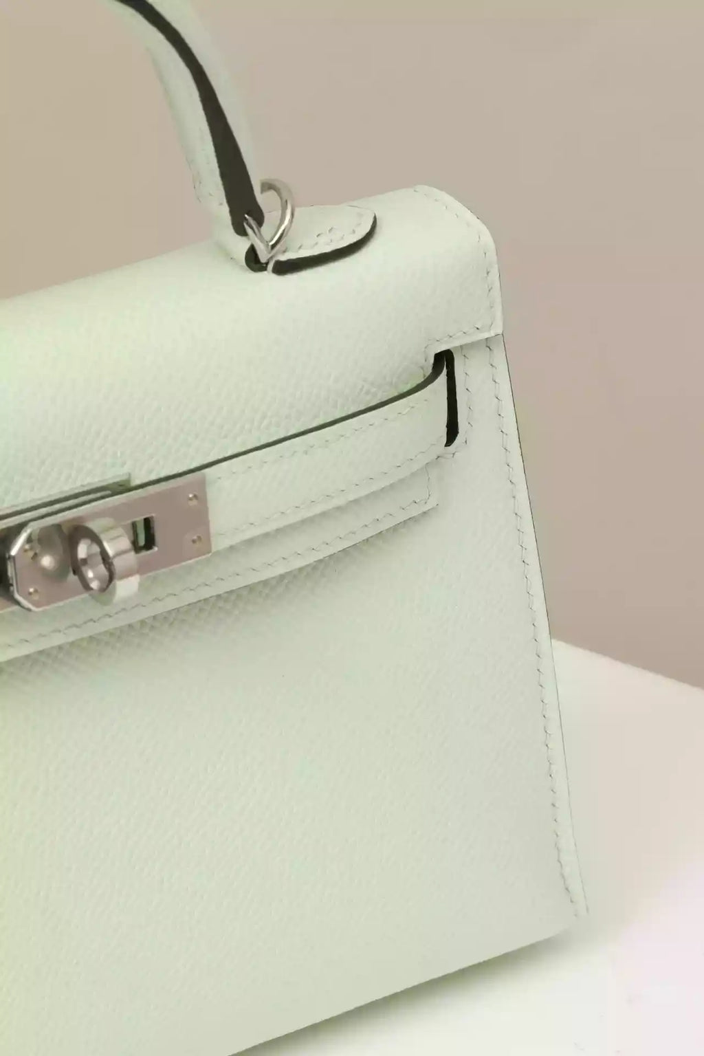 Hermes Epsom Kelly 20 Handbag in Vert Fizz  – HW195