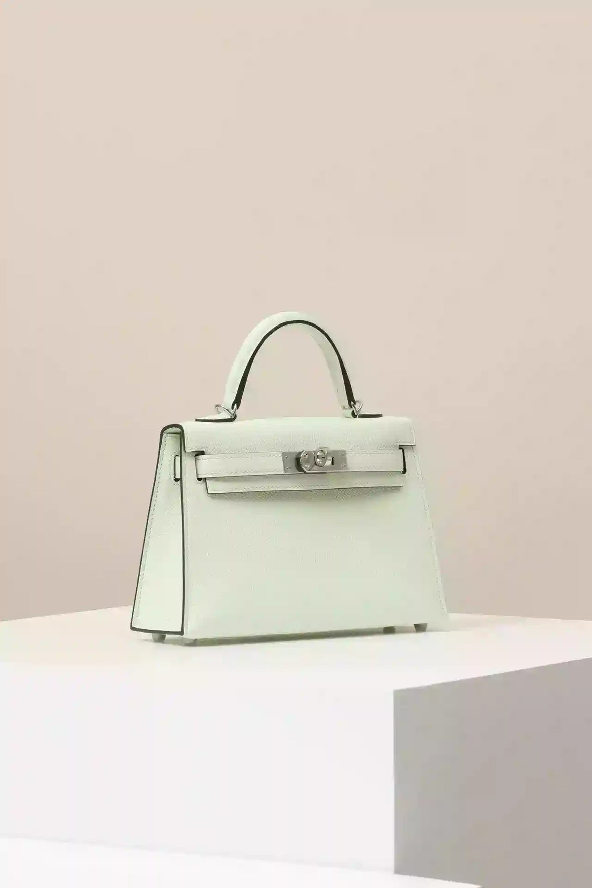 Hermes Epsom Kelly 20 Handbag in Vert Fizz  – HW195