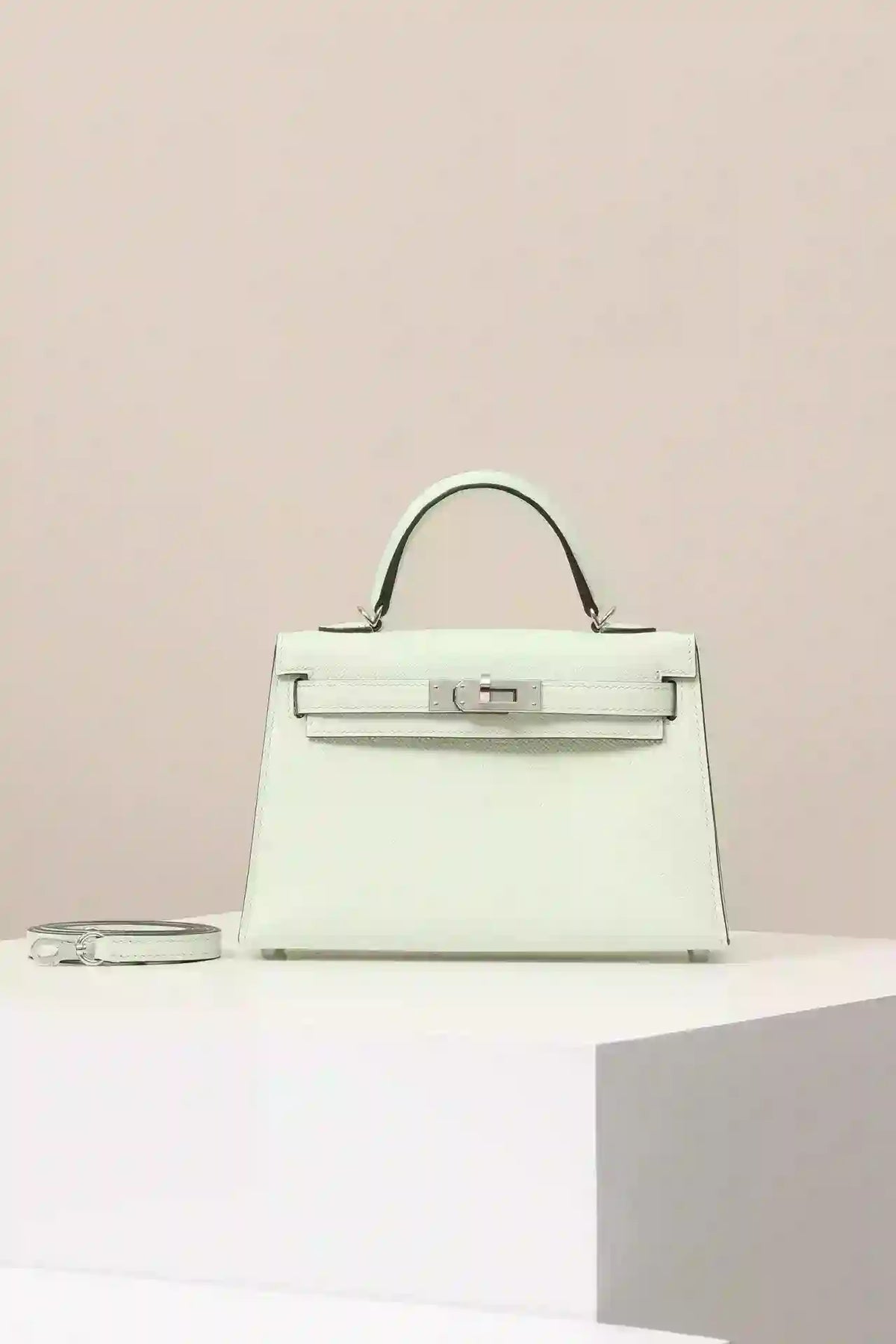 Hermes Epsom Kelly 20 Handbag in Vert Fizz  – HW195