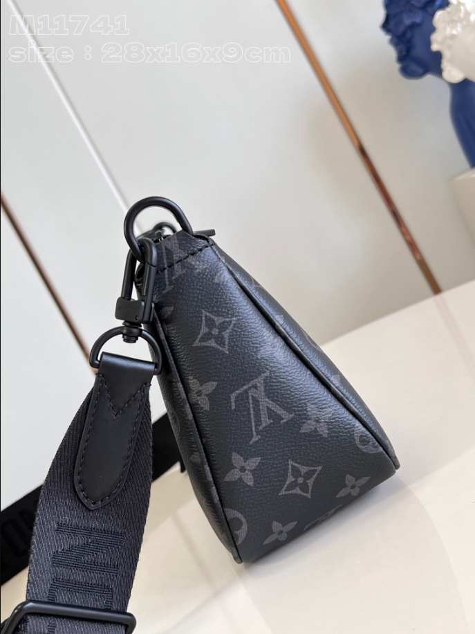 Louis Vuitton Montsouris Wearable Black Wallet  – LW135