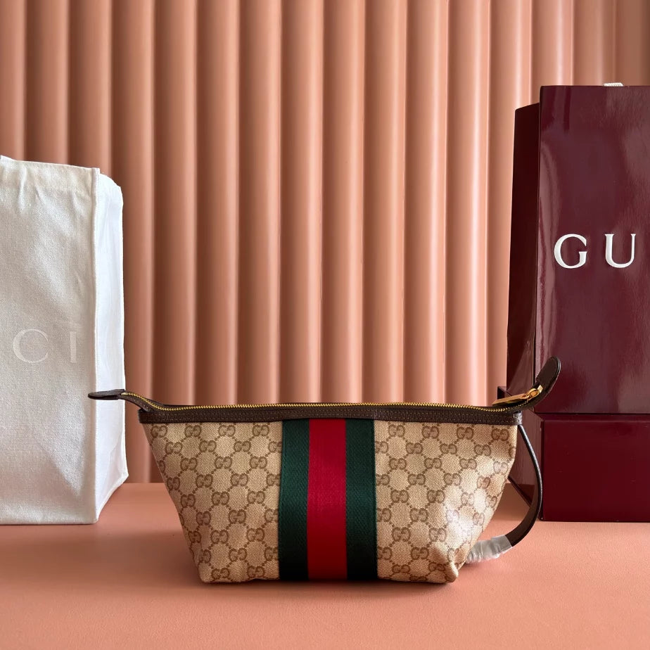 GUCCI ESSENCE CLASSIC GG CANVAS TOILETRY BAG IN BROWN – BG165