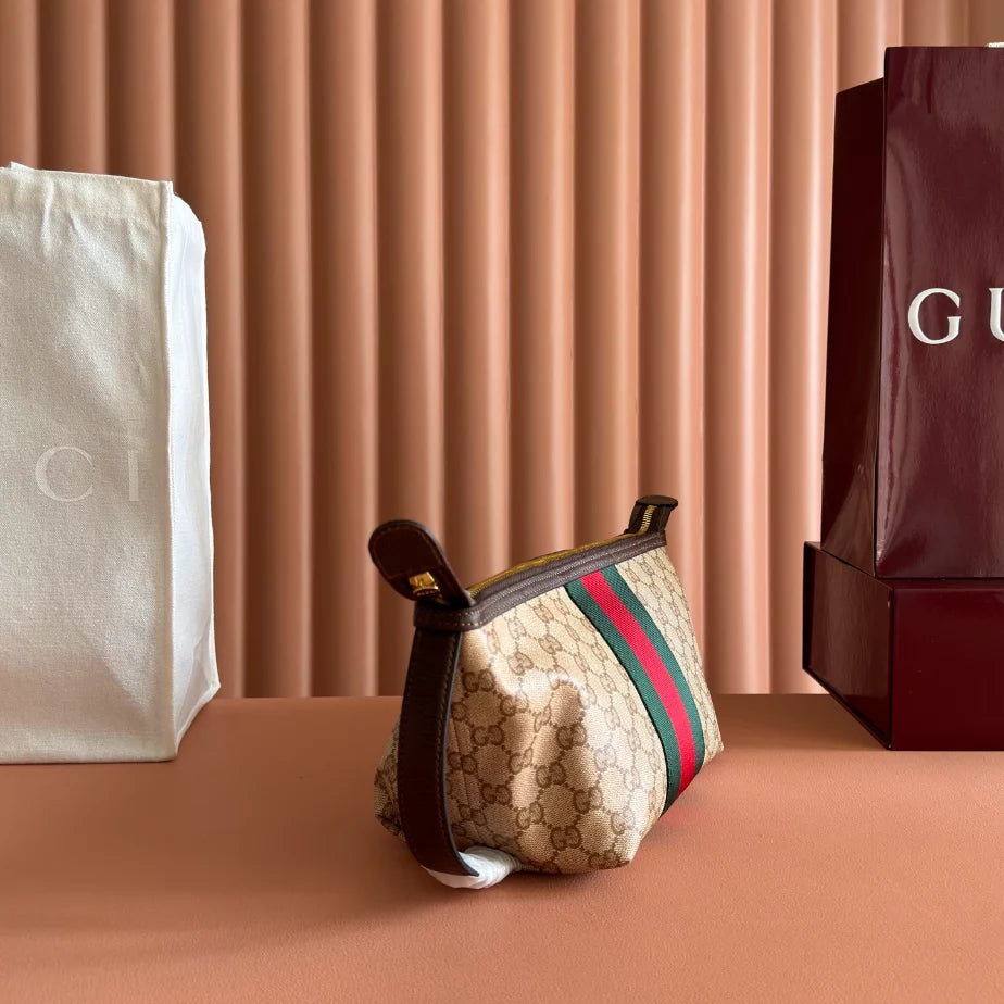 GUCCI ESSENCE CLASSIC GG CANVAS TOILETRY BAG IN BROWN – BG165