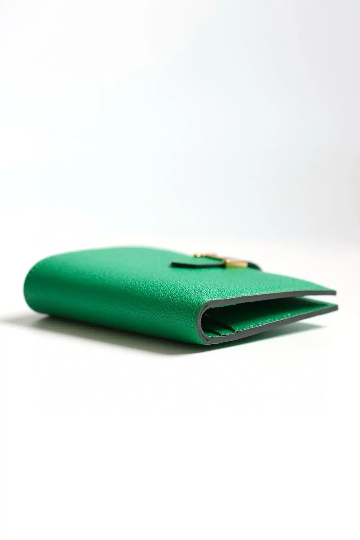 Hermes Bearn Compact Handmade Wallet in Bambou Chevre Mysore Goatskin – HW147