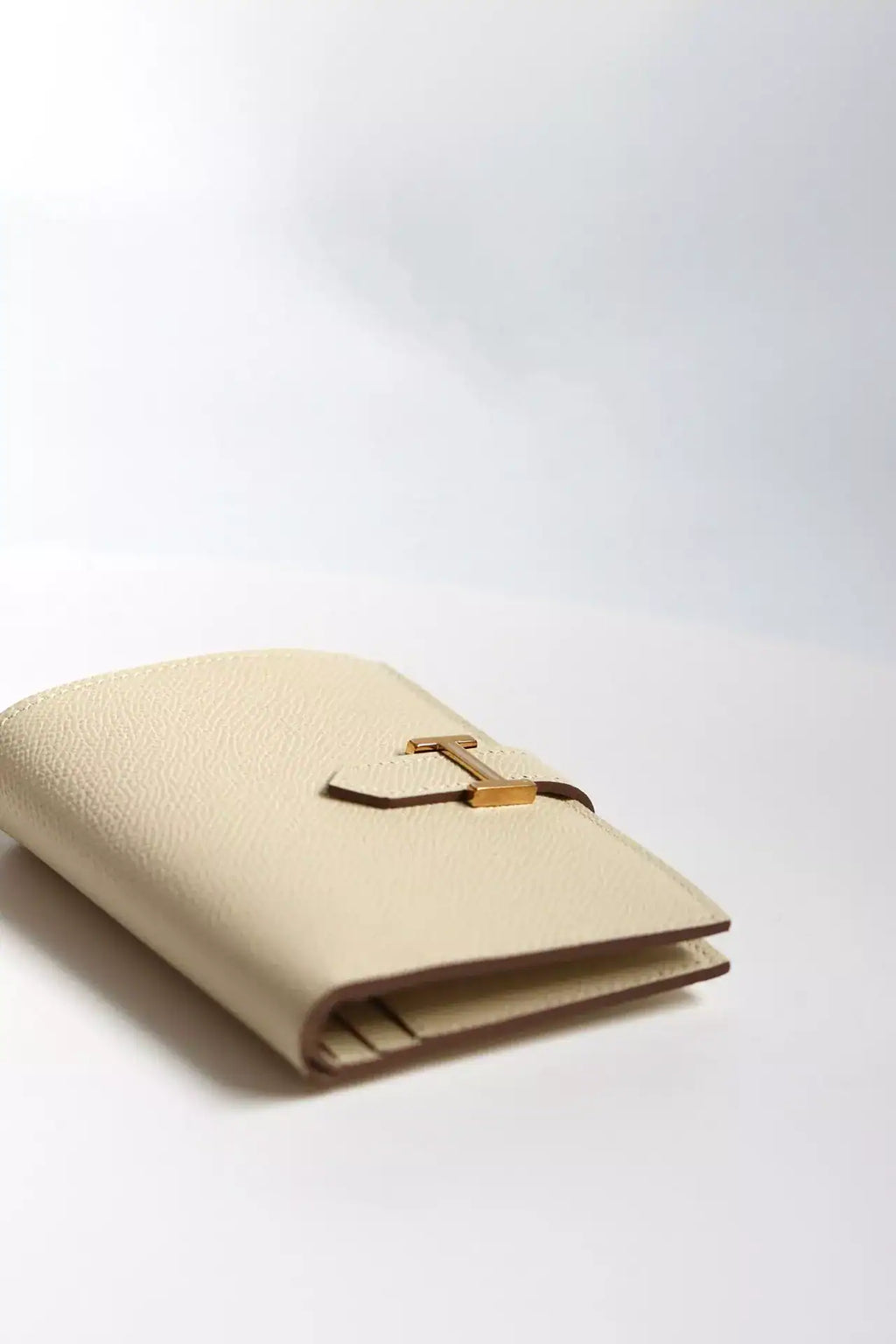 Hermes Bearn Compact Handmade Wallet in Craie Epsom Calfskin – HW140