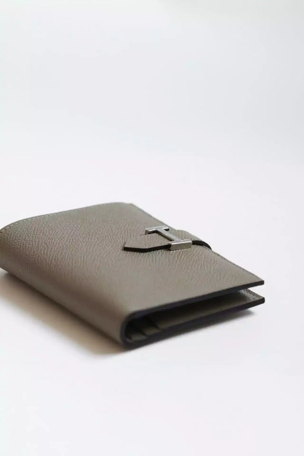 Hermes Bearn Compact Handmade Wallet in Gris Asphalt Epsom Calfskin – HW153