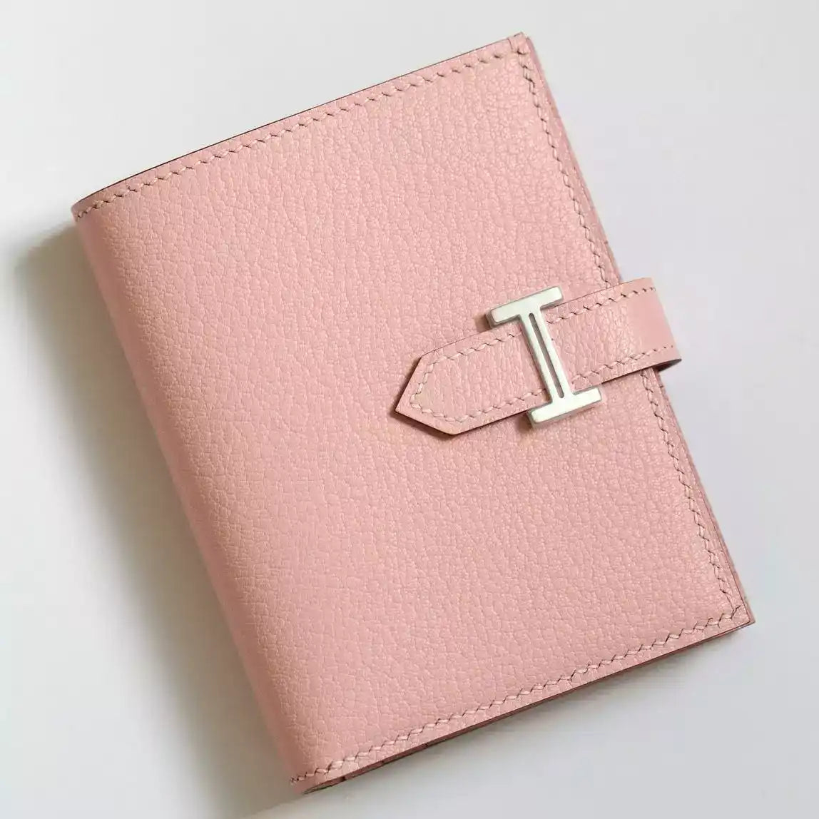 Hermes Bearn Compact Handmade Wallet in Rose Sakura Chevre Mysore Goatskin – HW150