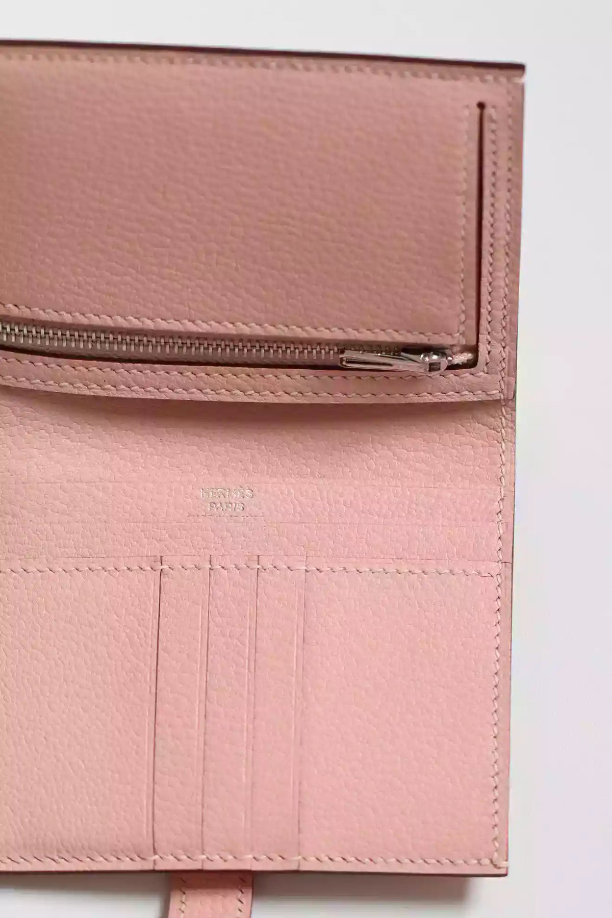 Hermes Bearn Compact Handmade Wallet in Rose Sakura Chevre Mysore Goatskin – HW150
