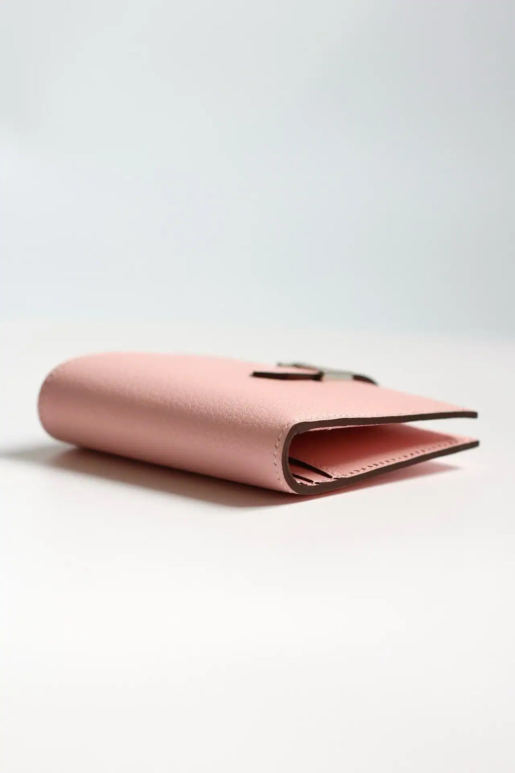 Hermes Bearn Compact Handmade Wallet in Rose Sakura Chevre Mysore Goatskin – HW150