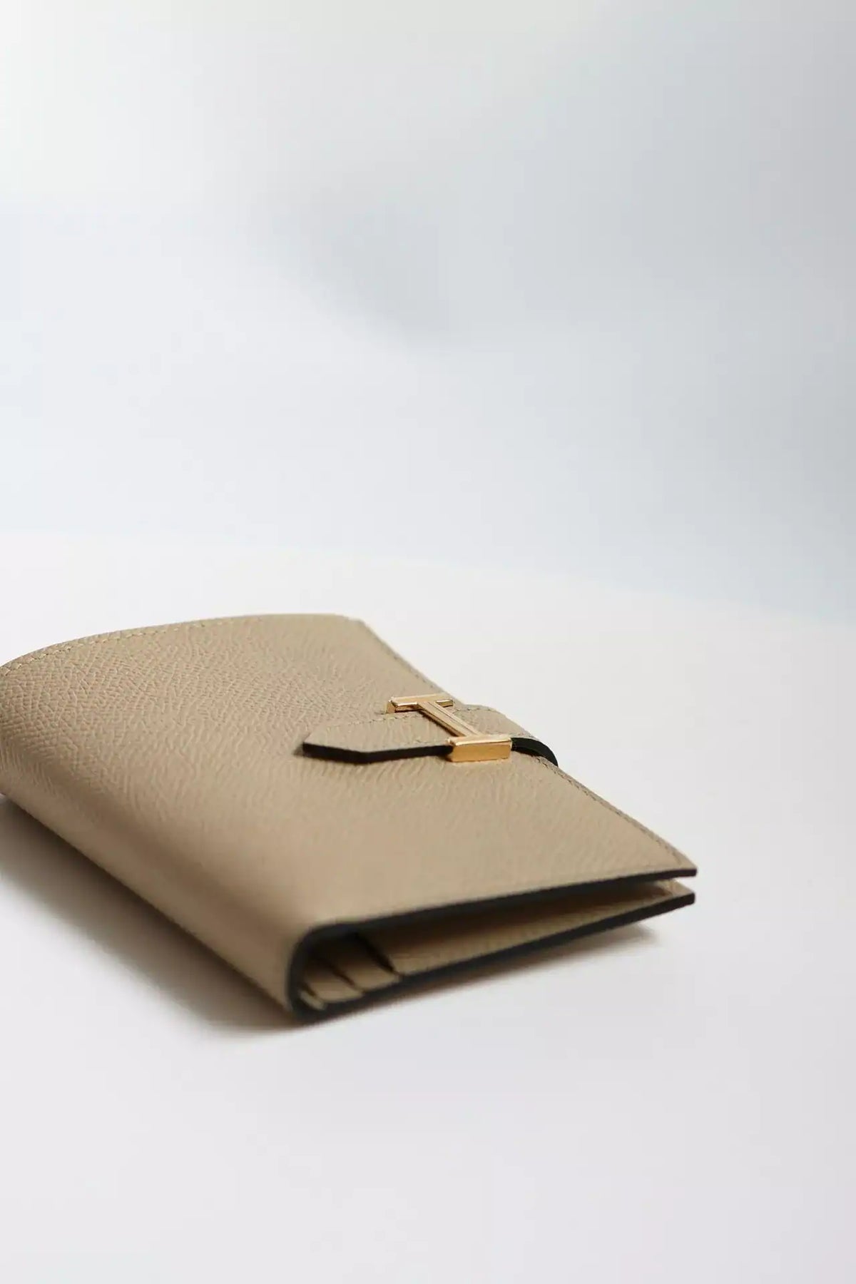 Hermes Bearn Compact Handmade Wallet in Trench Epsom Calfskin – HW138