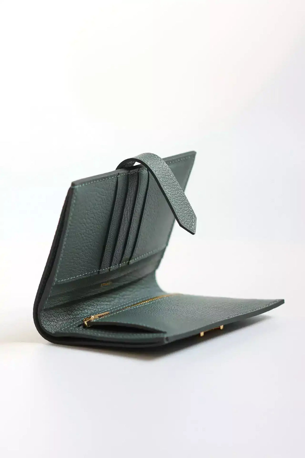 Hermes Bearn Compact Handmade Wallet in Vert Amande Chevre Mysore Goatskin – HW148