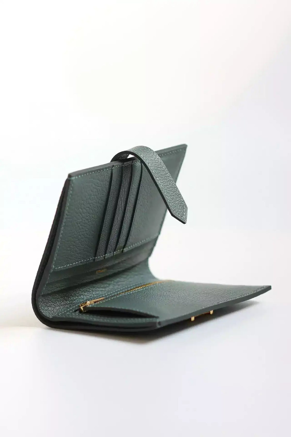 Hermes Bearn Compact Handmade Wallet in Vert Amande Chevre Mysore Goatskin – HW148