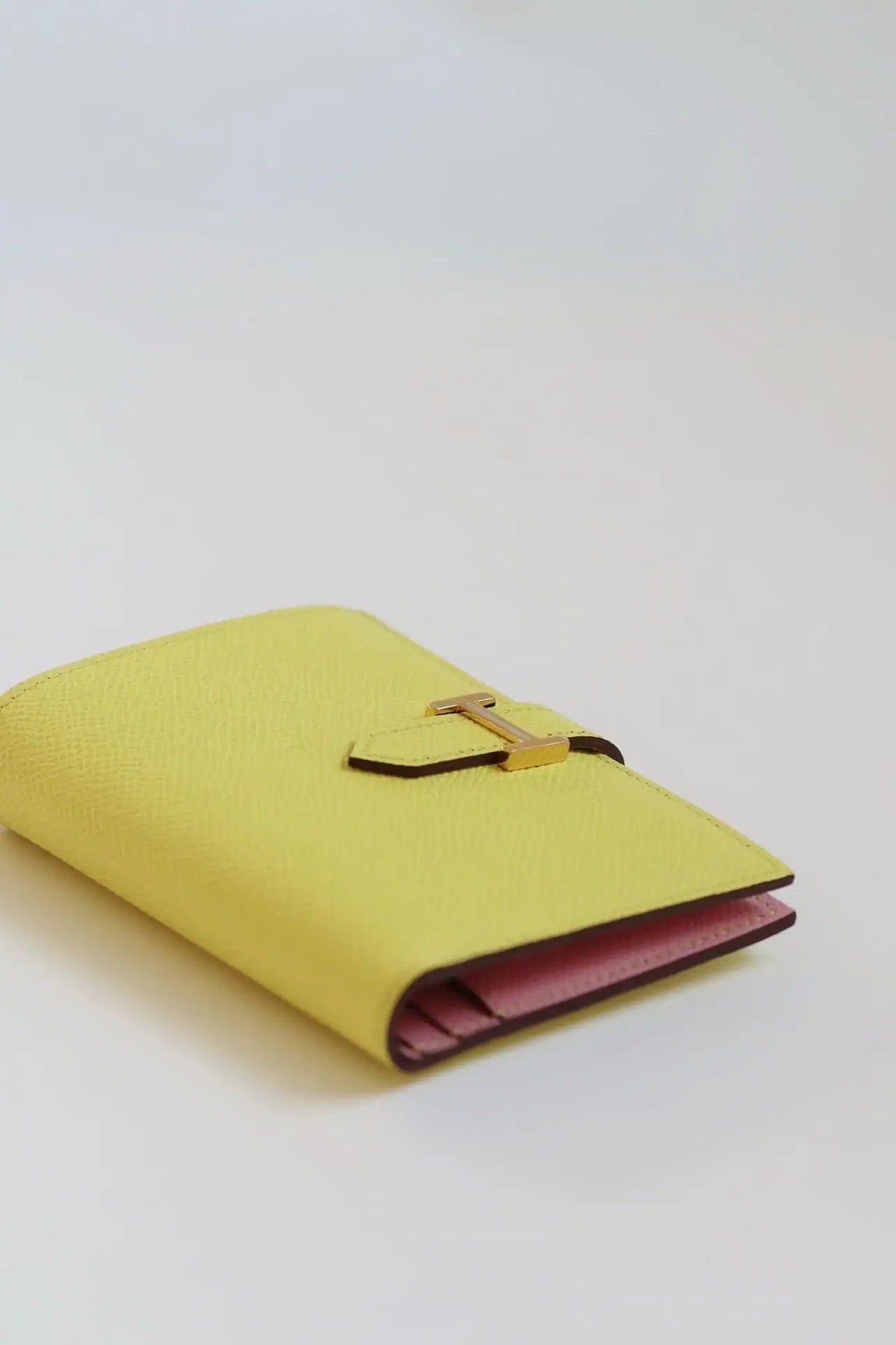 Hermes Bearn Compact Verso Handmade Wallet in Lime Epsom Calfskin – HW136