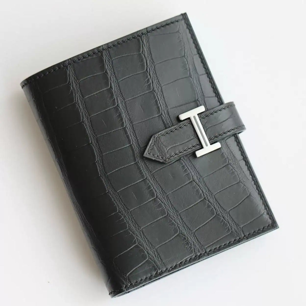 Hermes Bearn Compact Wallet in Black Matte Alligator Leather – HW171