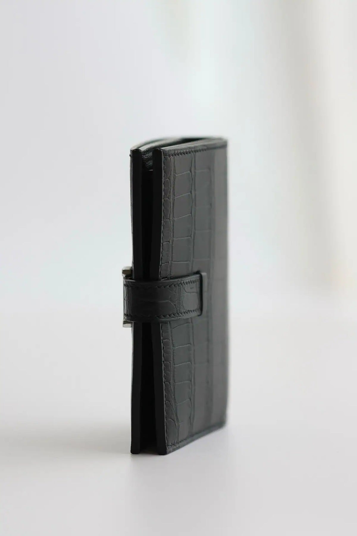 Hermes Bearn Compact Wallet in Black Matte Alligator Leather – HW171
