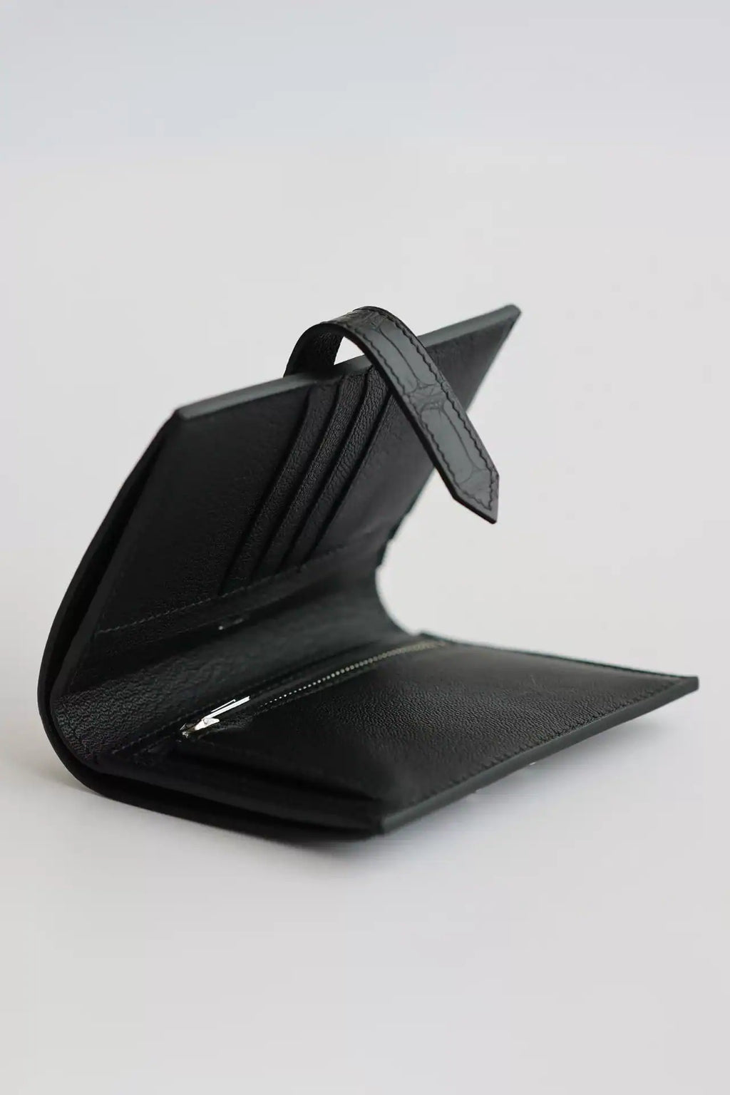 Hermes Bearn Compact Wallet in Black Matte Alligator Leather – HW171