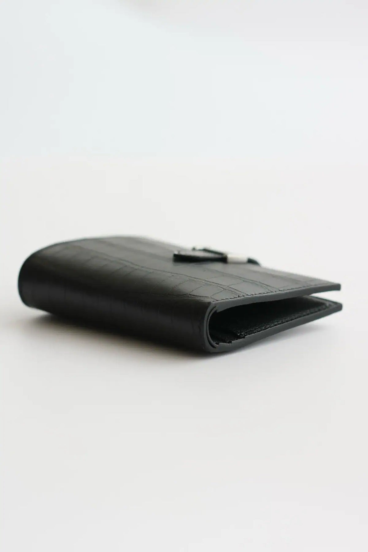 Hermes Bearn Compact Wallet in Black Matte Alligator Leather – HW171