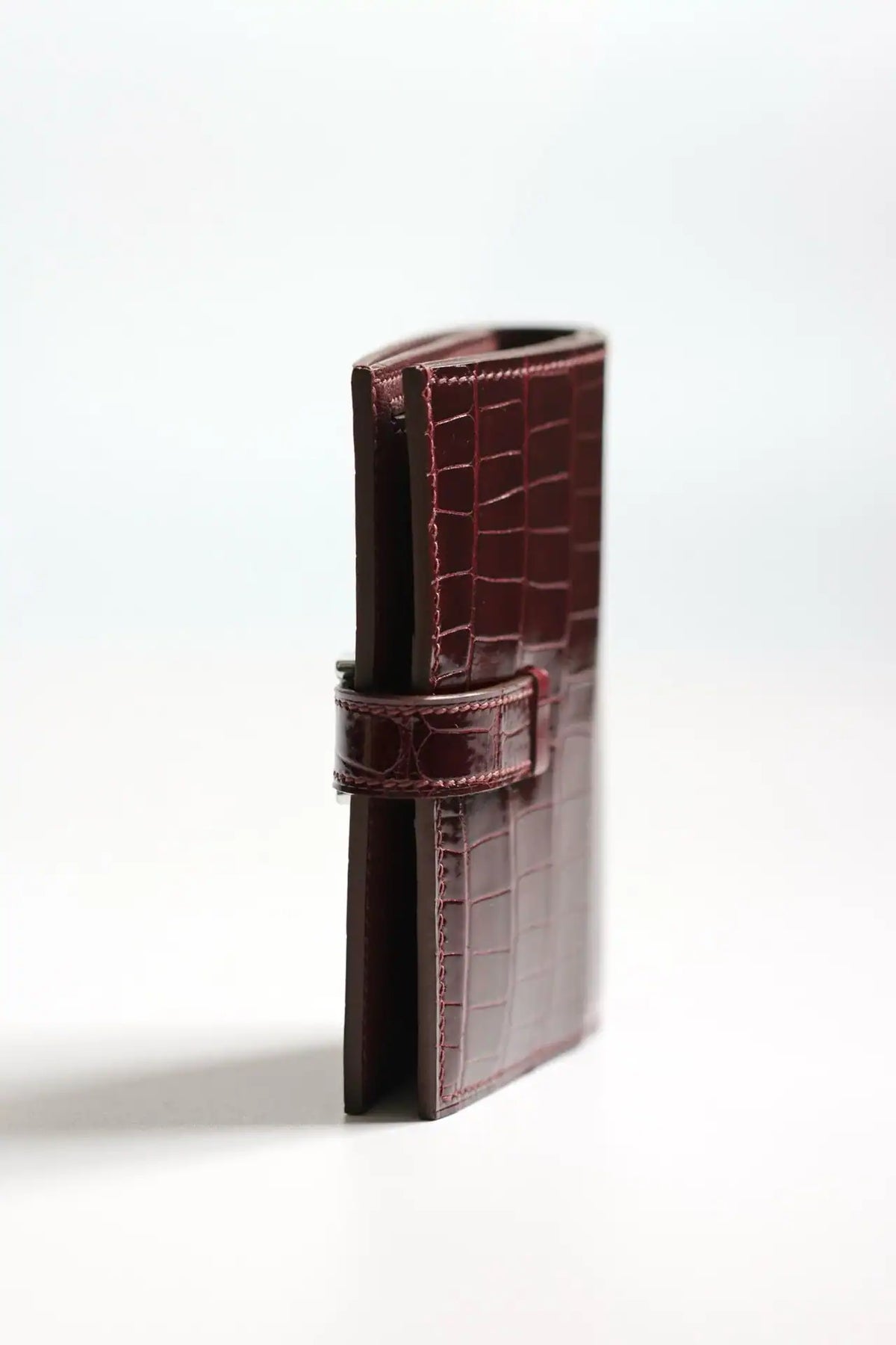 Hermes Bearn Compact Wallet in Bordeaux Shiny Alligator Leather – HW168