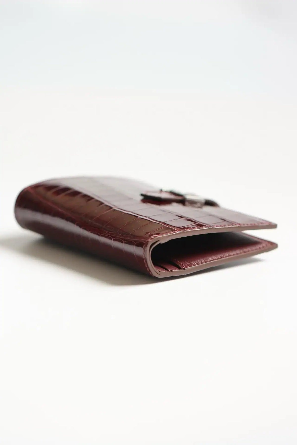 Hermes Bearn Compact Wallet in Bordeaux Shiny Alligator Leather – HW168