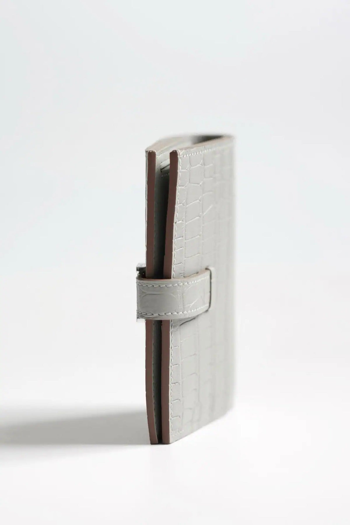 Hermes Bearn Compact Wallet in Pearl Grey Matte Alligator Leather – HW170