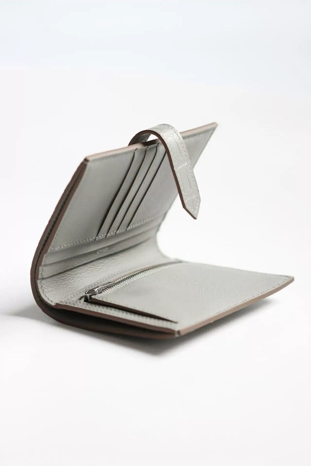 Hermes Bearn Compact Wallet in Pearl Grey Matte Alligator Leather – HW170