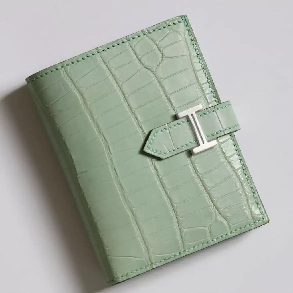 Hermes Bearn Compact Wallet in Vert D’eau Matte Alligator Leather – HW169