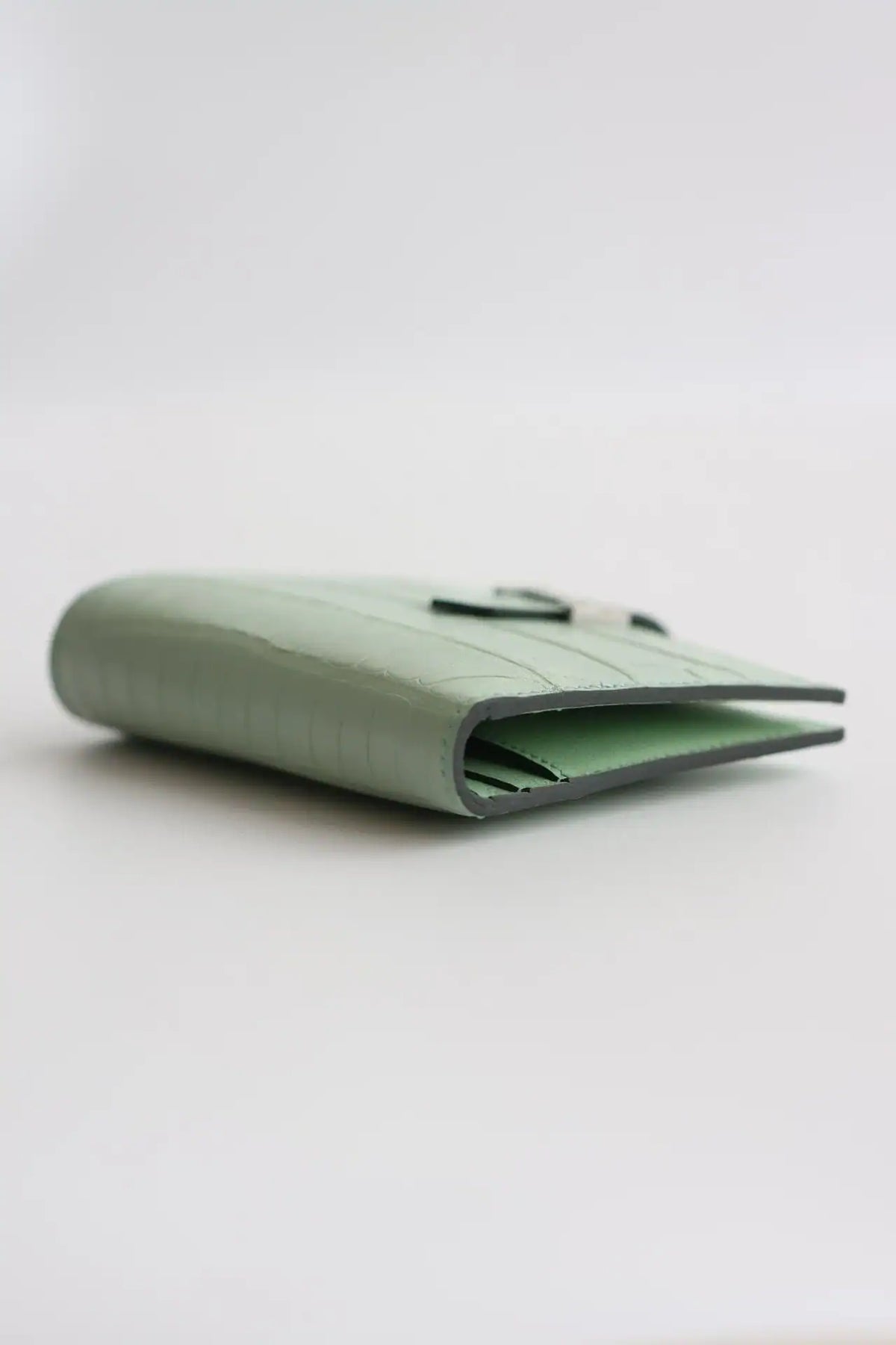 Hermes Bearn Compact Wallet in Vert D’eau Matte Alligator Leather – HW169
