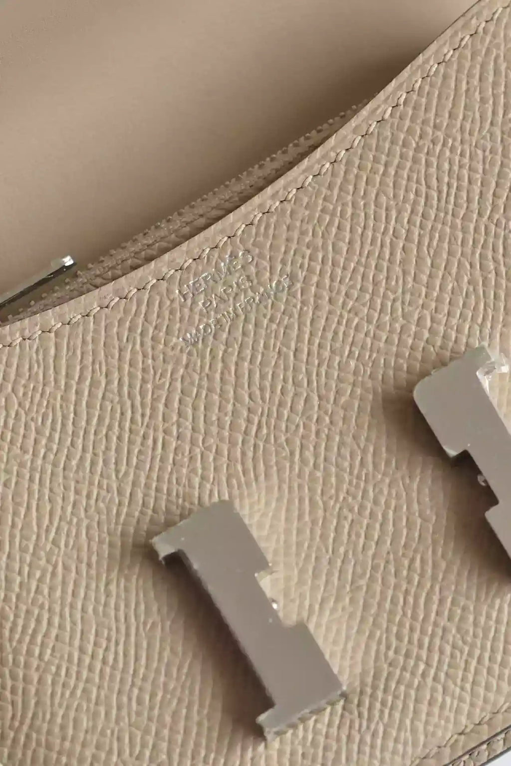 Hermes Constance Slim Wallet in Tourterelle Epsom Calfskin – HW162