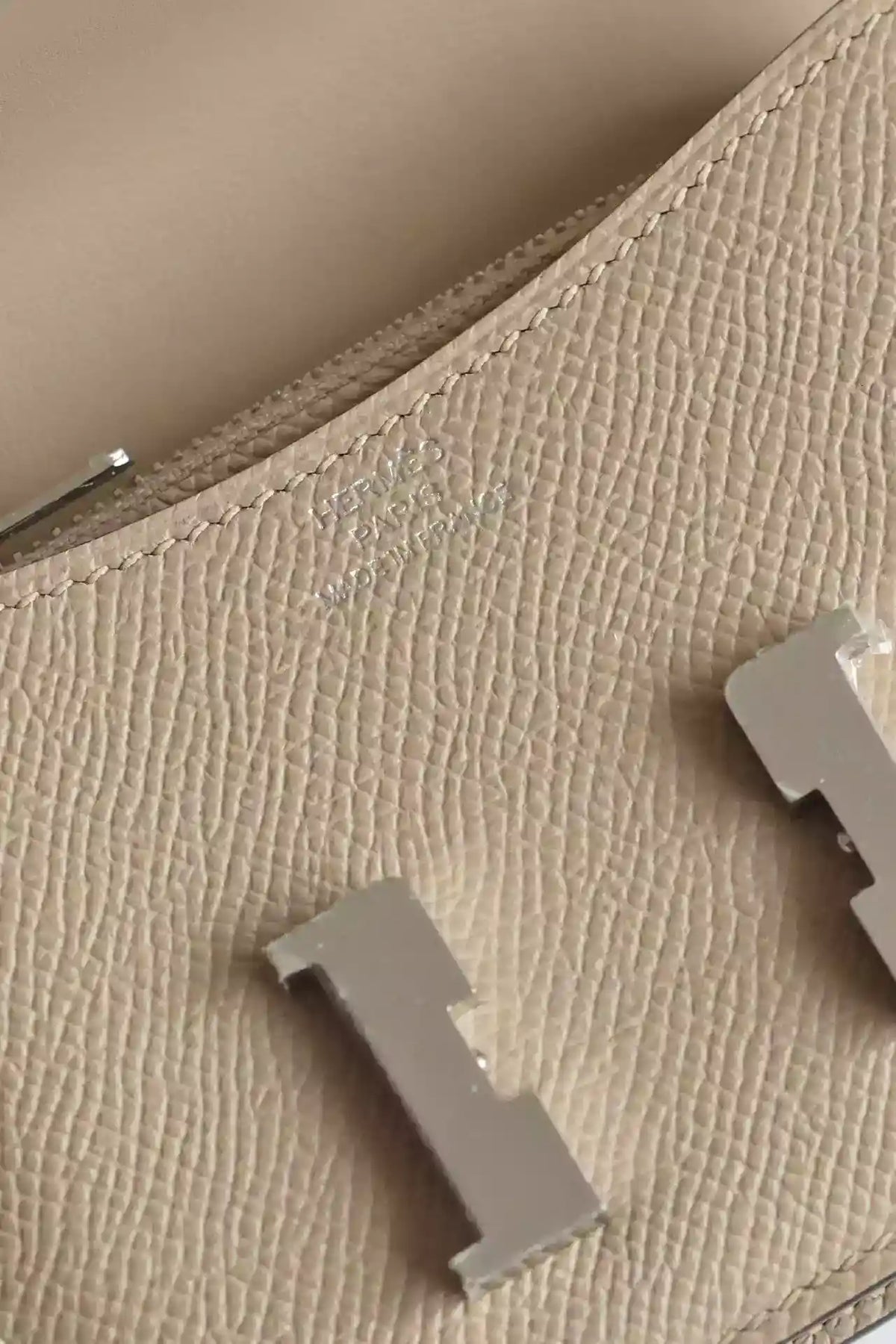 Hermes Constance Slim Wallet in Tourterelle Epsom Calfskin – HW162
