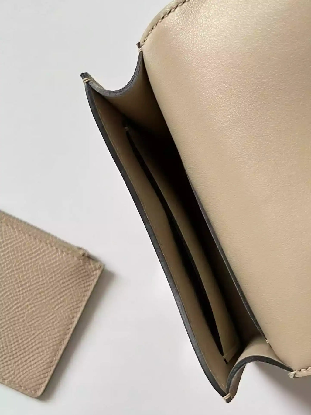 Hermes Constance Slim Wallet in Tourterelle Epsom Calfskin – HW162