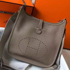 Hermes Evelyne III 29 PM Bag In Tourterelle Clemence Leather – HW065