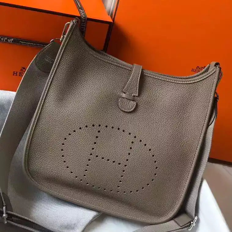 Hermes Evelyne III 29 PM Bag In Tourterelle Clemence Leather – HW065