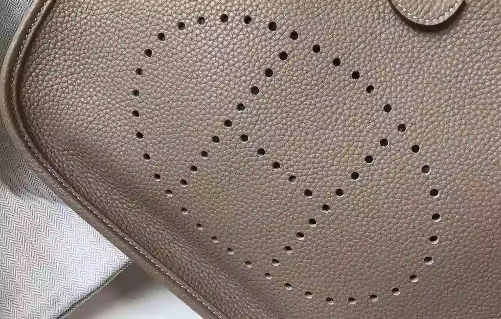 Hermes Evelyne III 29 PM Bag In Tourterelle Clemence Leather – HW065
