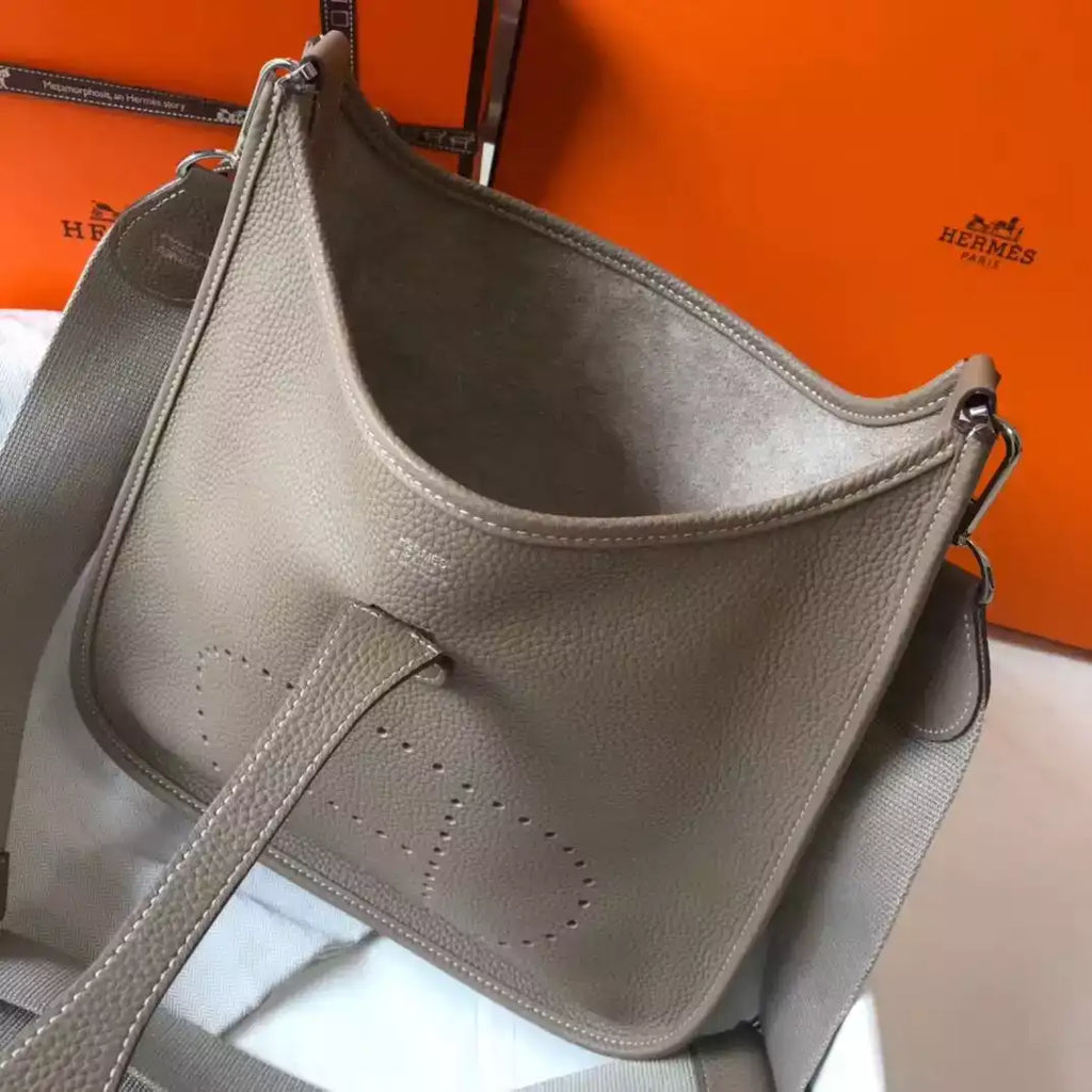 Hermes Evelyne III 29 PM Bag In Tourterelle Clemence Leather – HW065