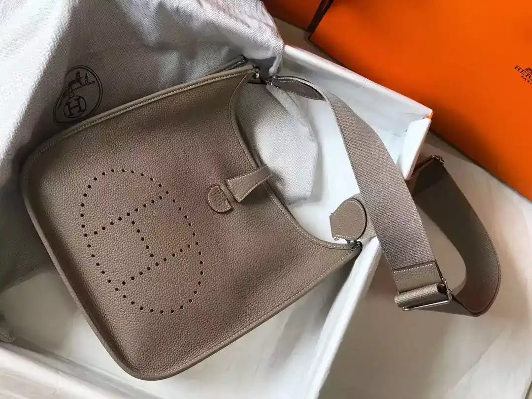 Hermes Evelyne III 29 PM Bag In Tourterelle Clemence Leather – HW065