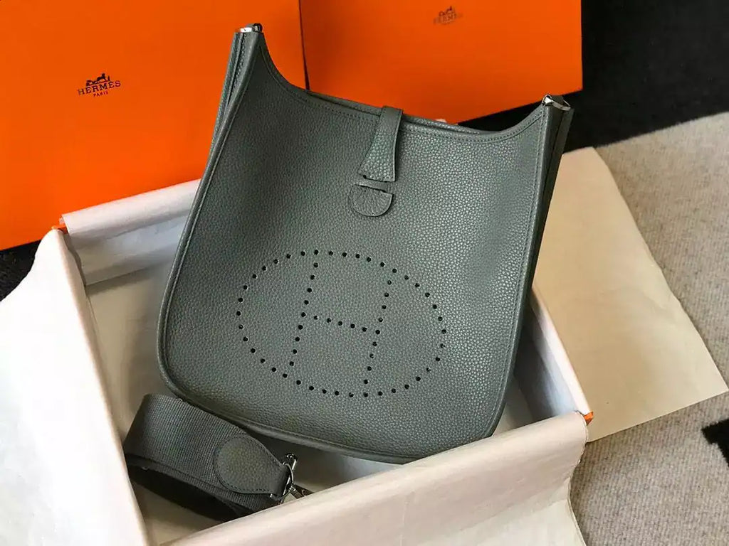 Hermes Evelyne III 29 PM Bag In Vert Amande Clemence Leather – HW059