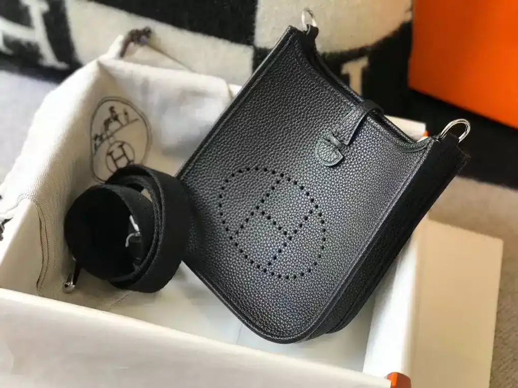 Hermes Evelyne III TPM Bag In Black Clemence Leather – HW050