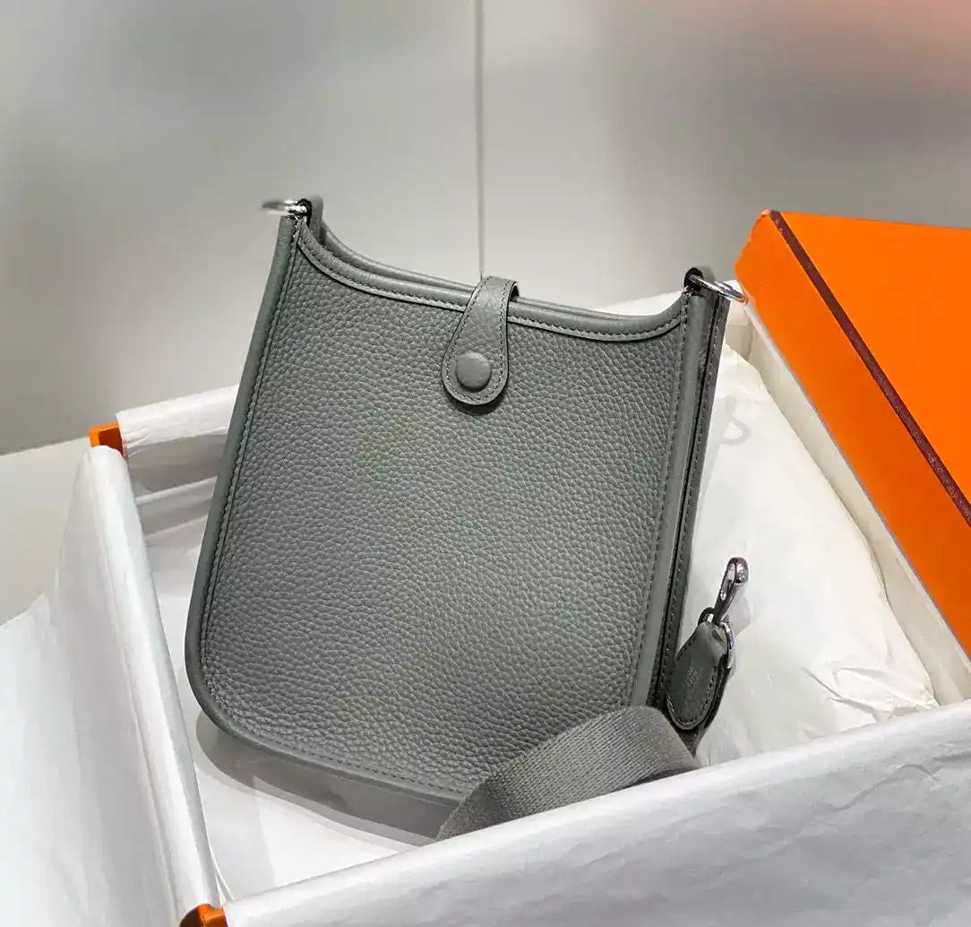 Hermes Evelyne III TPM Bag In Gris Meyer Clemence Leather – HW043