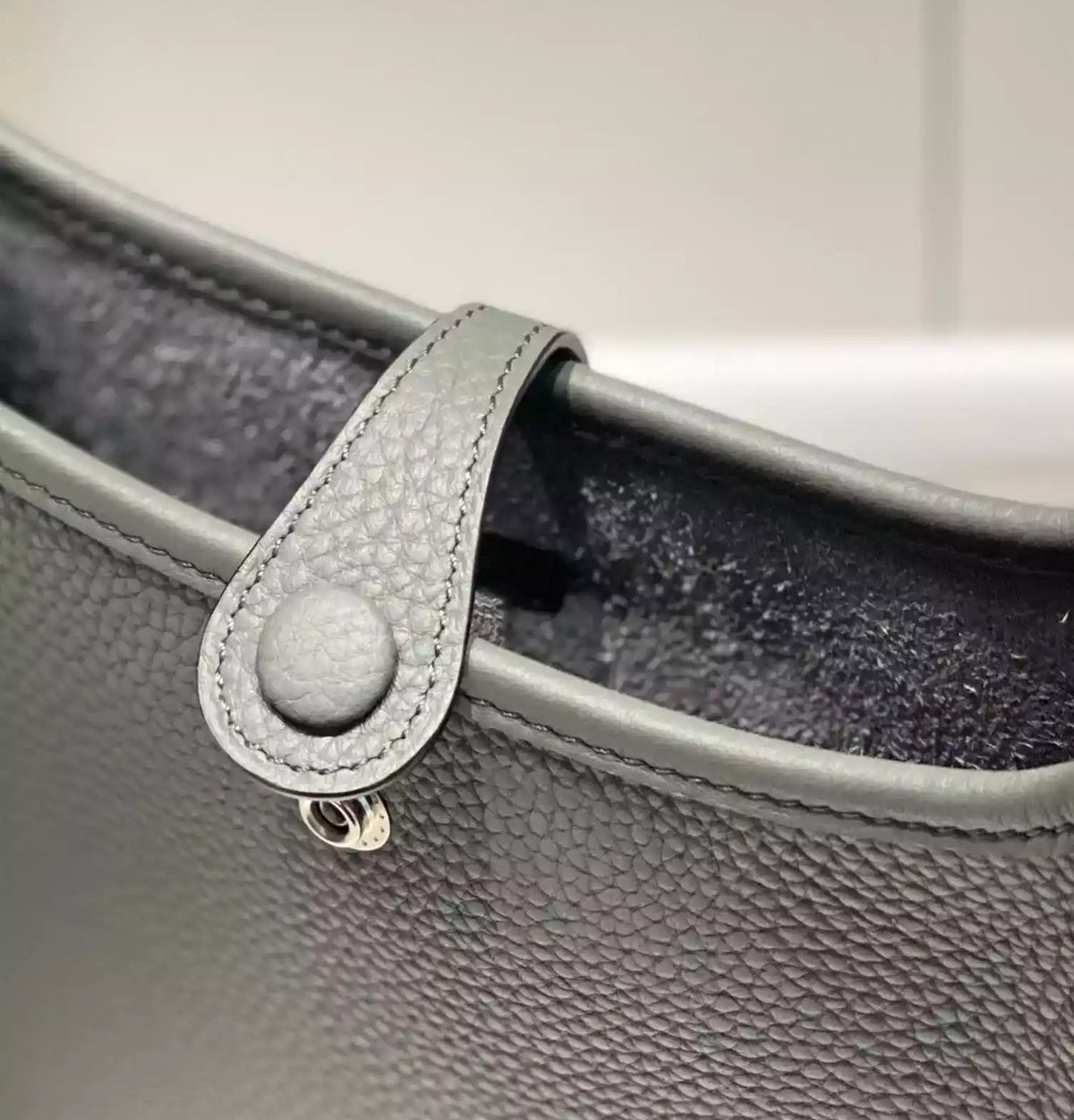 Hermes Evelyne III TPM Bag In Gris Meyer Clemence Leather – HW043