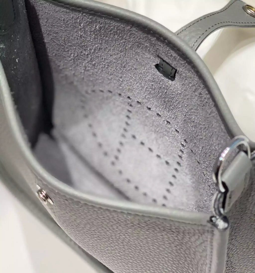 Hermes Evelyne III TPM Bag In Gris Meyer Clemence Leather – HW043