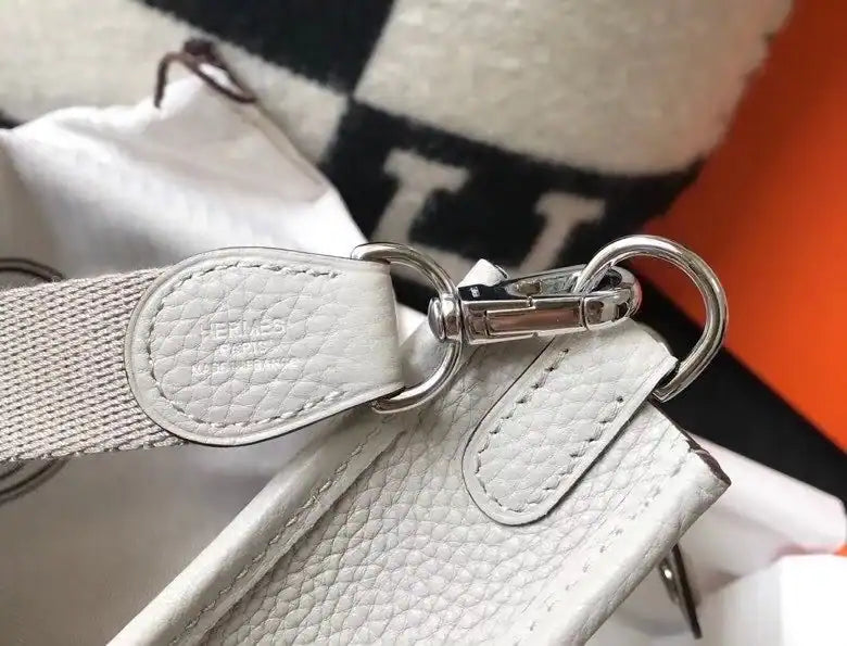 Hermes Evelyne III TPM Bag In Pearl Grey Clemence Leather – HW057
