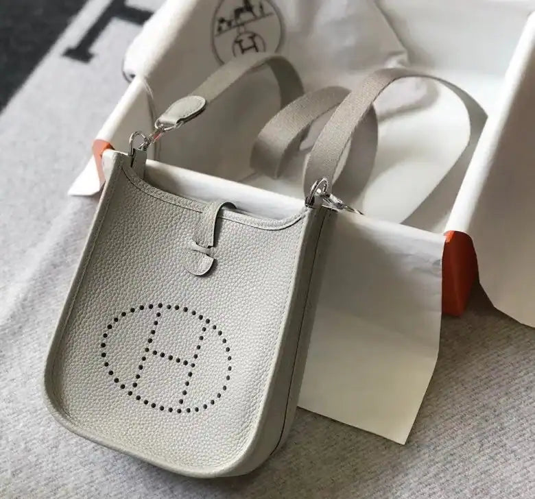 Hermes Evelyne III TPM Bag In Pearl Grey Clemence Leather – HW057