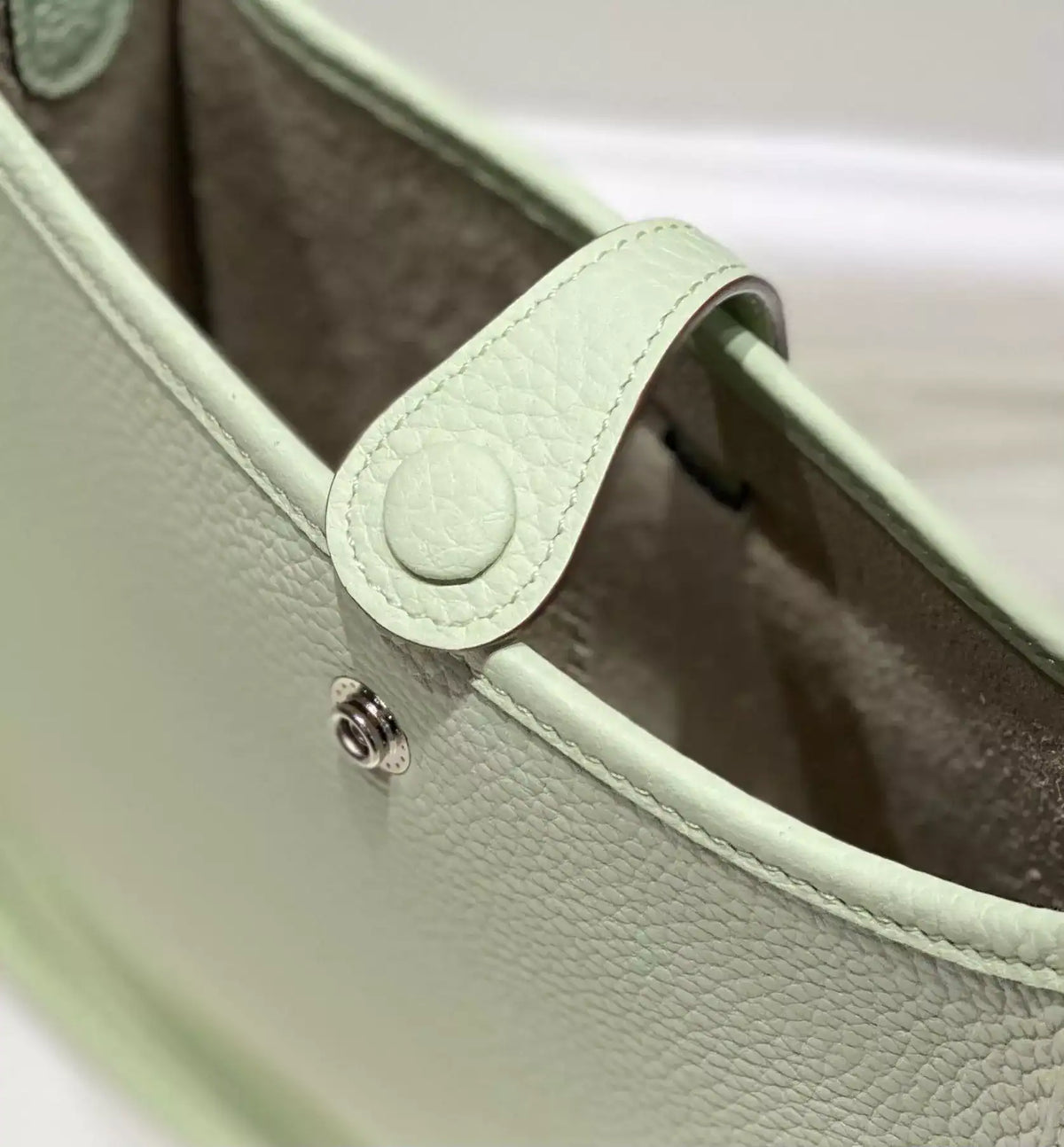 Hermes Evelyne III TPM Bag In Vert Fizz Clemence Leather – HW044