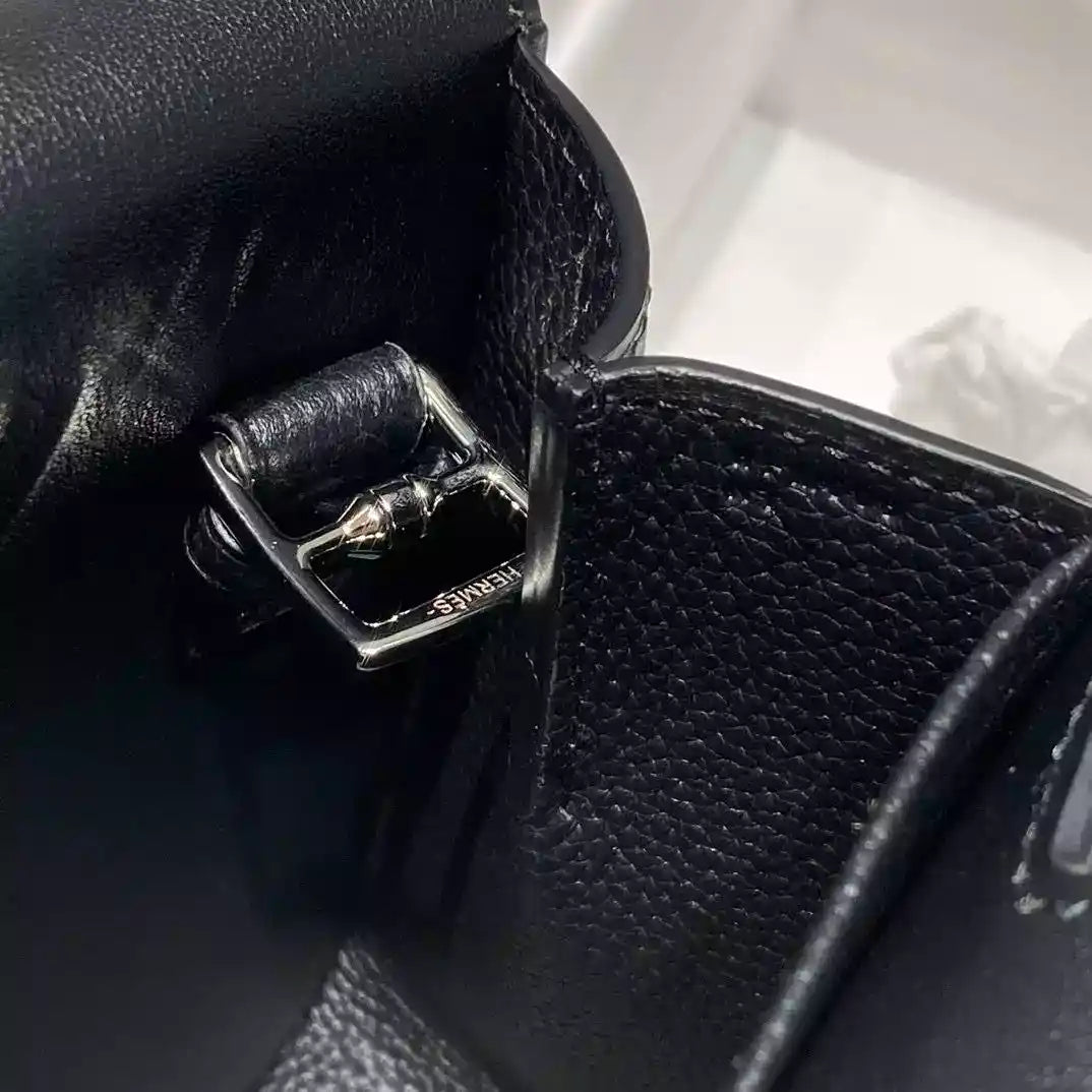 Hermes Halzan 25 Bag in Black Clemence Leather – HW088