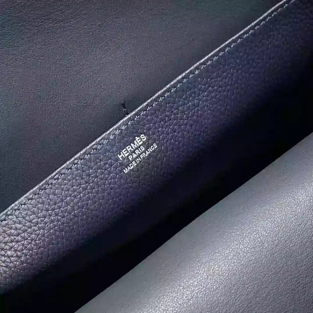 Hermes Halzan 25 Bag in Blue Nuit Clemence Leather – HW094