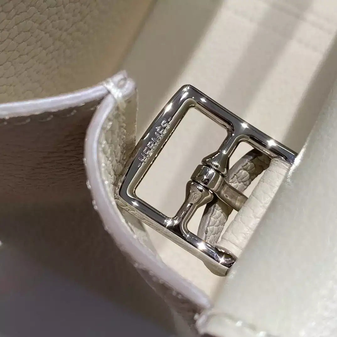 Hermes Halzan 25 Bag in Craie Clemence Leather – HW092