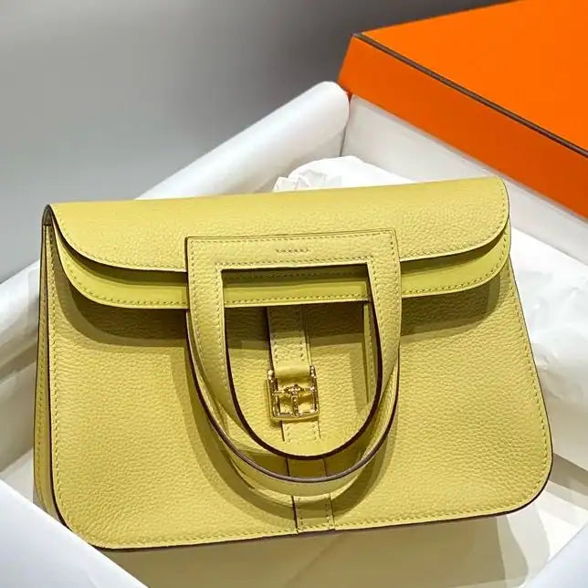 Hermes Halzan 25 Bag in Jaune Poussin Clemence Leather – HW089