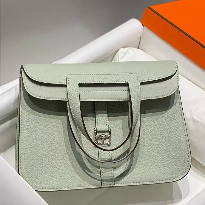 Hermes Halzan 25 Bag in Vert Fizz Clemence Leather – HW086