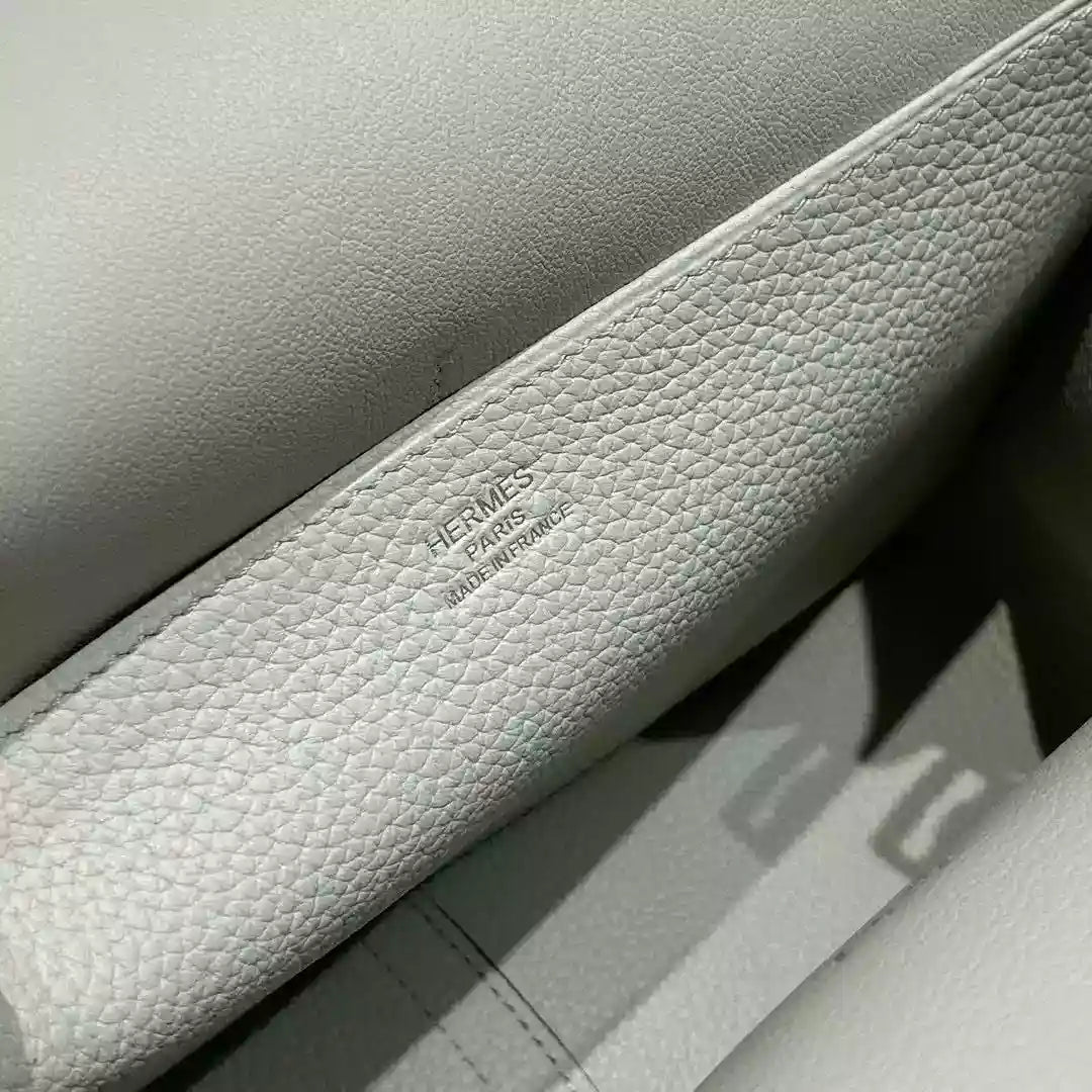 Hermes Halzan 25 Bag in Vert Fizz Clemence Leather – HW086